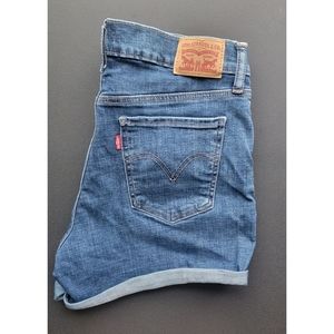 Womens Medium Length Levi's Shorts Size 30